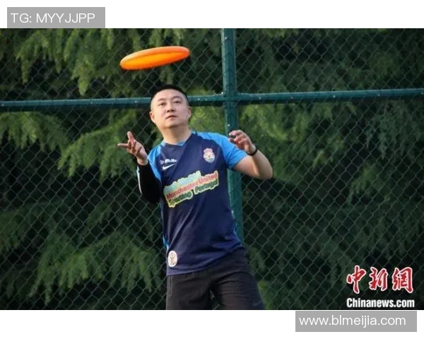 足球明星爆炸式头发引领潮流风尚成为球场外时尚新宠