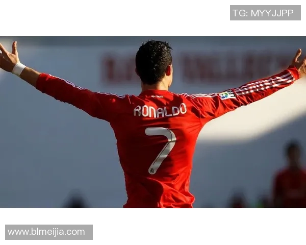 足球明星系列壁纸尽显球场风采与激情瞬间带你领略足球世界的魅力与荣耀